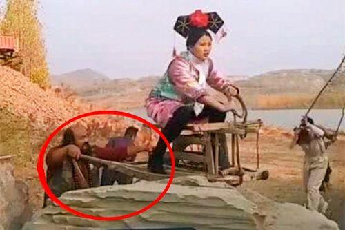 国产丝袜脚交视频,揭秘丝袜诱惑下的私密瞬间